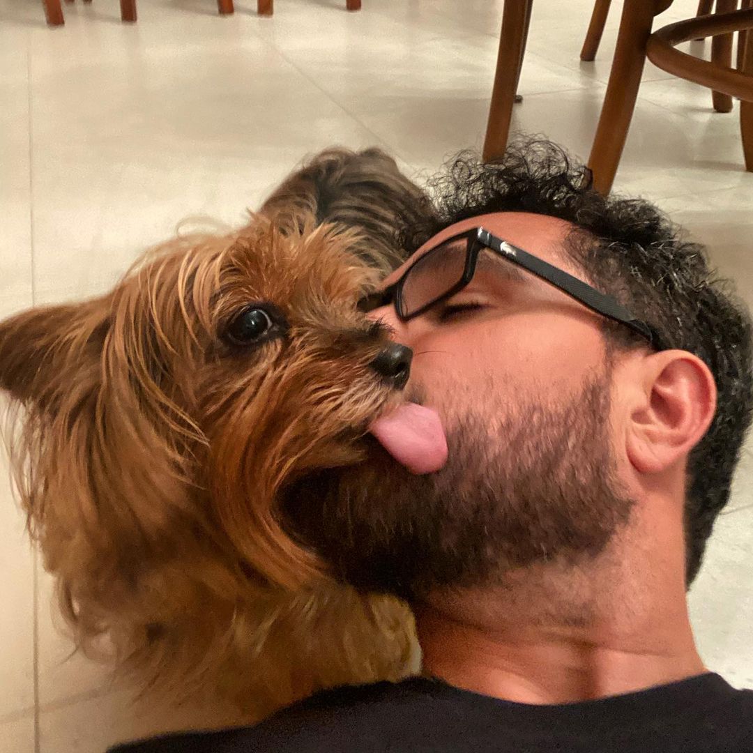 Luciano Camargo e seu cachorro, Skim (Foto: Reprodução/Instagram)