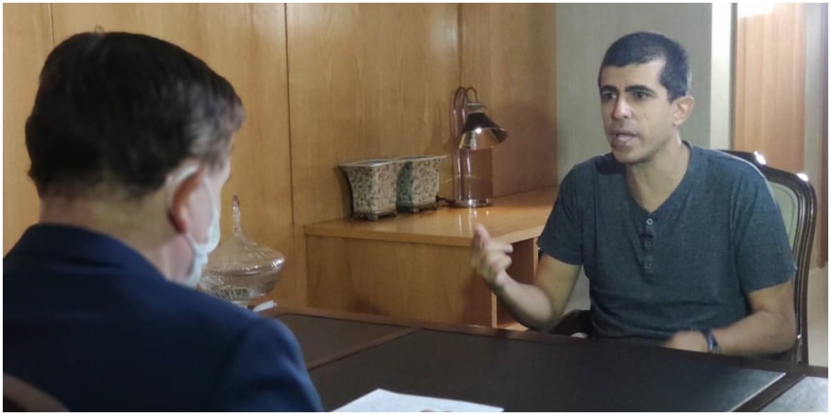 Marcius Melhem fala com Roberto Cabrini na Record - Foto: Reprodução