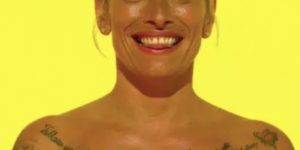 Participante de reality extravasa e faz tatuagem ousada ao lado do órgão sexual: “Lamba o lagarto”