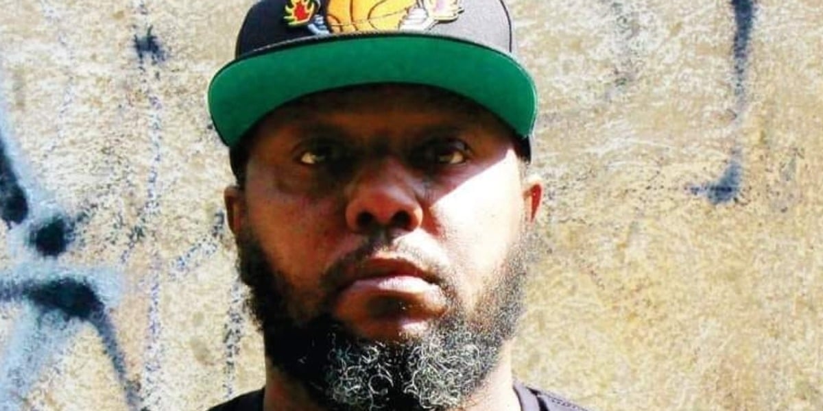 O cantor Eneas Enézimo morreu aos 46 anos por Covid-19 (Foto: Reprodução)