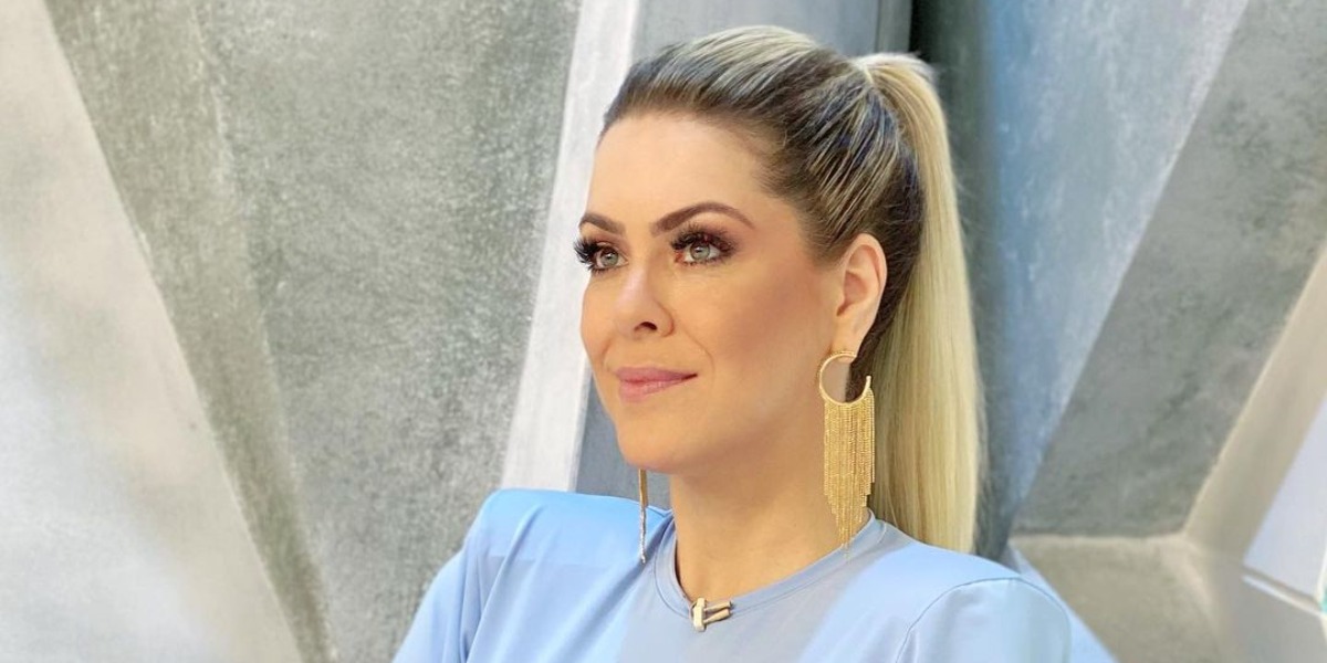 Renata Fan apresenta o "Jogo Aberto" na Band (Foto: Reprodução/Instagram)Renata Fan apresenta o "Jogo Aberto" na Band (Foto: Reprodução/Instagram)