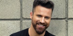 Atual do sertanejo Marlon, após ‘talaricar’ amiga, surge ao lado do cantor e anuncia gravidez: “1+1= 3”
