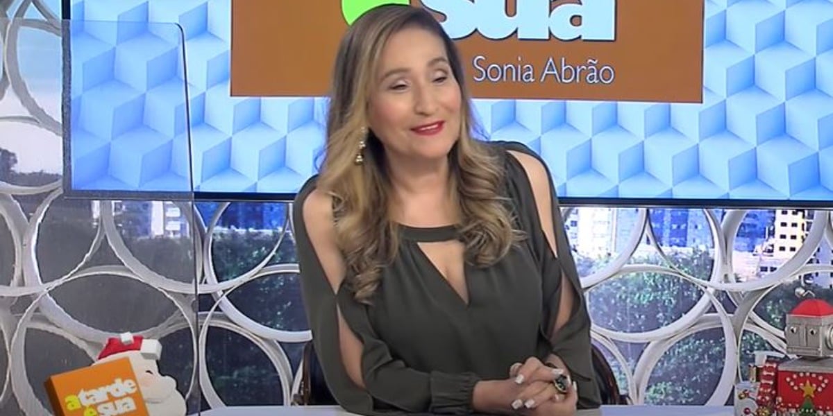 Sonia Abrão no "A Tarde é Sua" (Foto: Reprodução/RedeTV!)