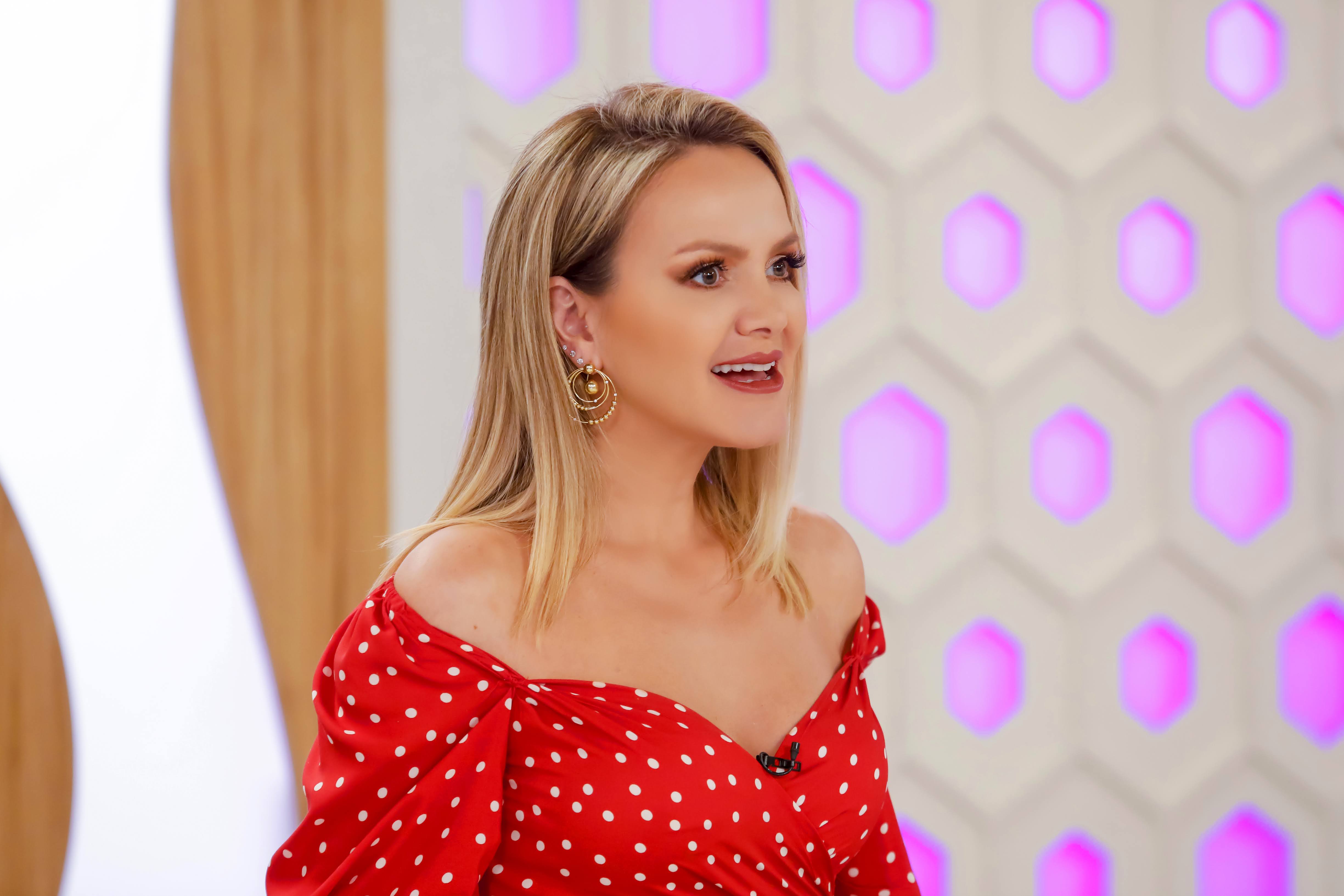 http://tvfoco.uai.com.br/wp-content/uploads/2015/05/Daniela-Mercury.jpg