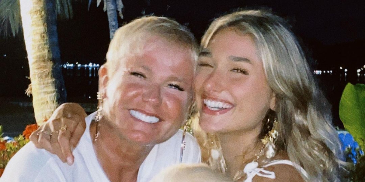 Sasha ao lado de Xuxa (Reprodução)