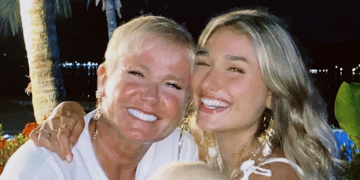 Xuxa e Sasha durante o ano novo (Reprodução) 