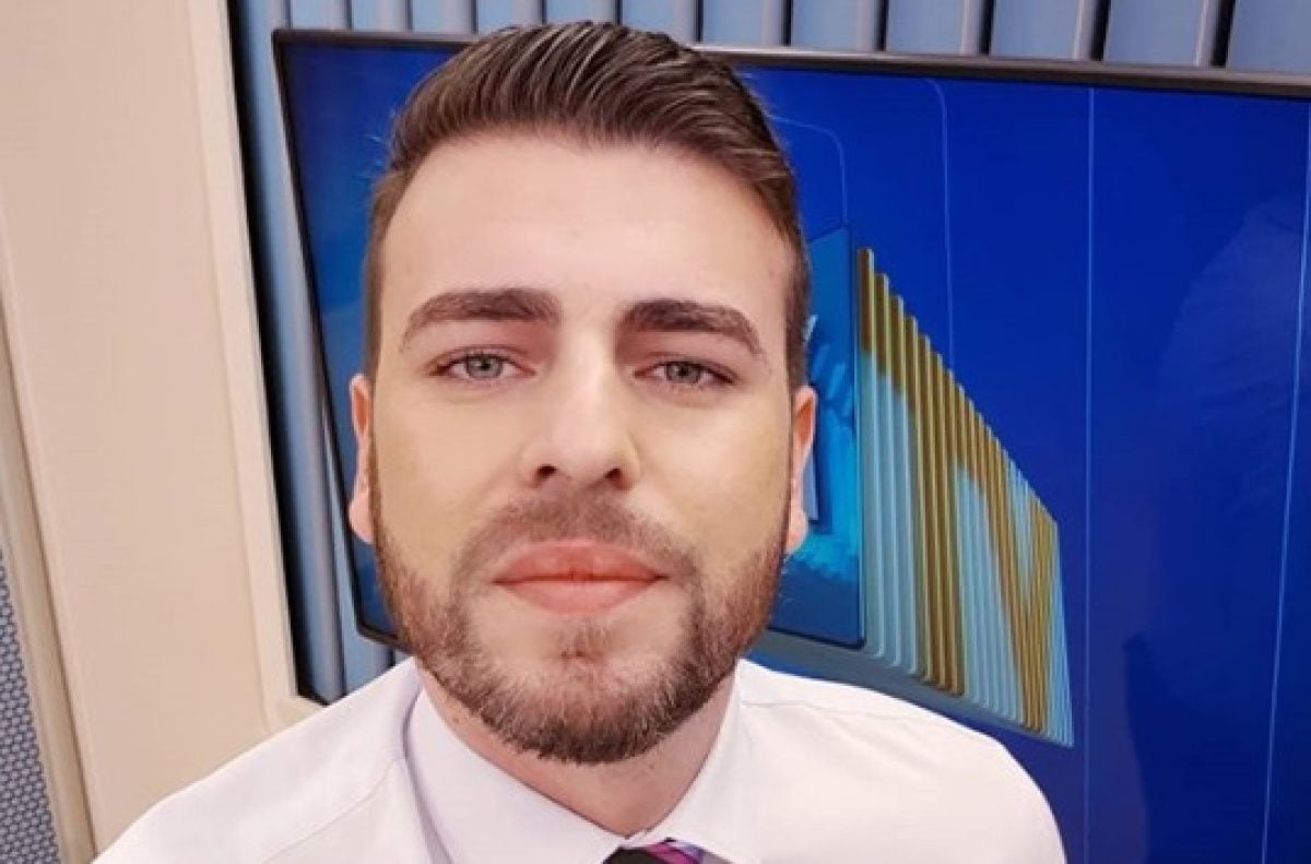 Douglas Belan foi demitido por exibir nude ao vivo