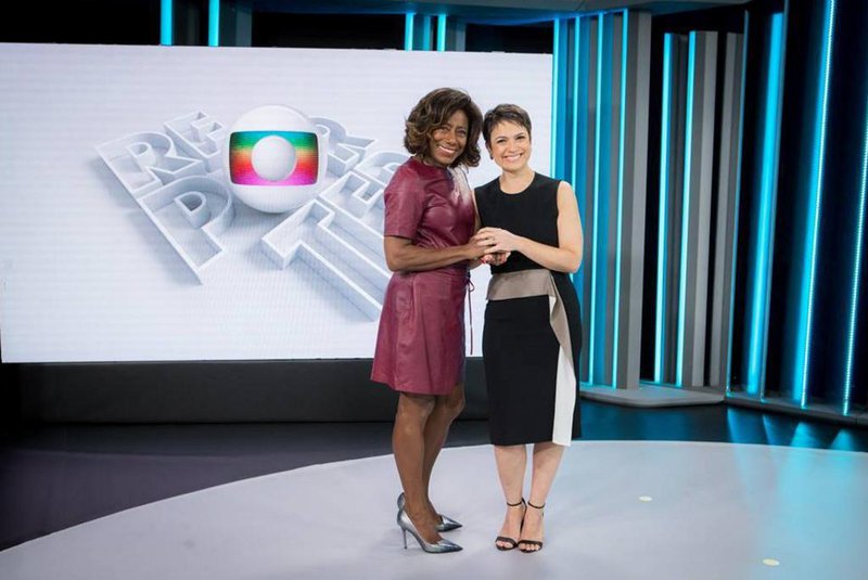 Sandra Annenberg apresenta o Globo Repórter ao lado de Glória Maria (Foto: Divulgação/Globo)