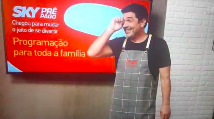 Edu Guedes tem ataque durante propaganda (Reprodução) 