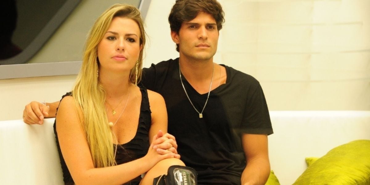 Fernanda e André balançaram os lençóis no BBB 13