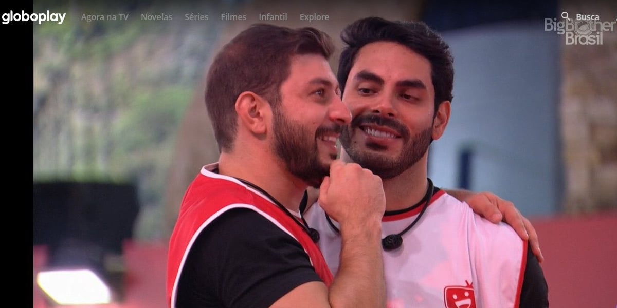 Caio e Rodolffo trocam olhares durante primeira prova de imunização no BBB21 (Divulgação: Globo) 