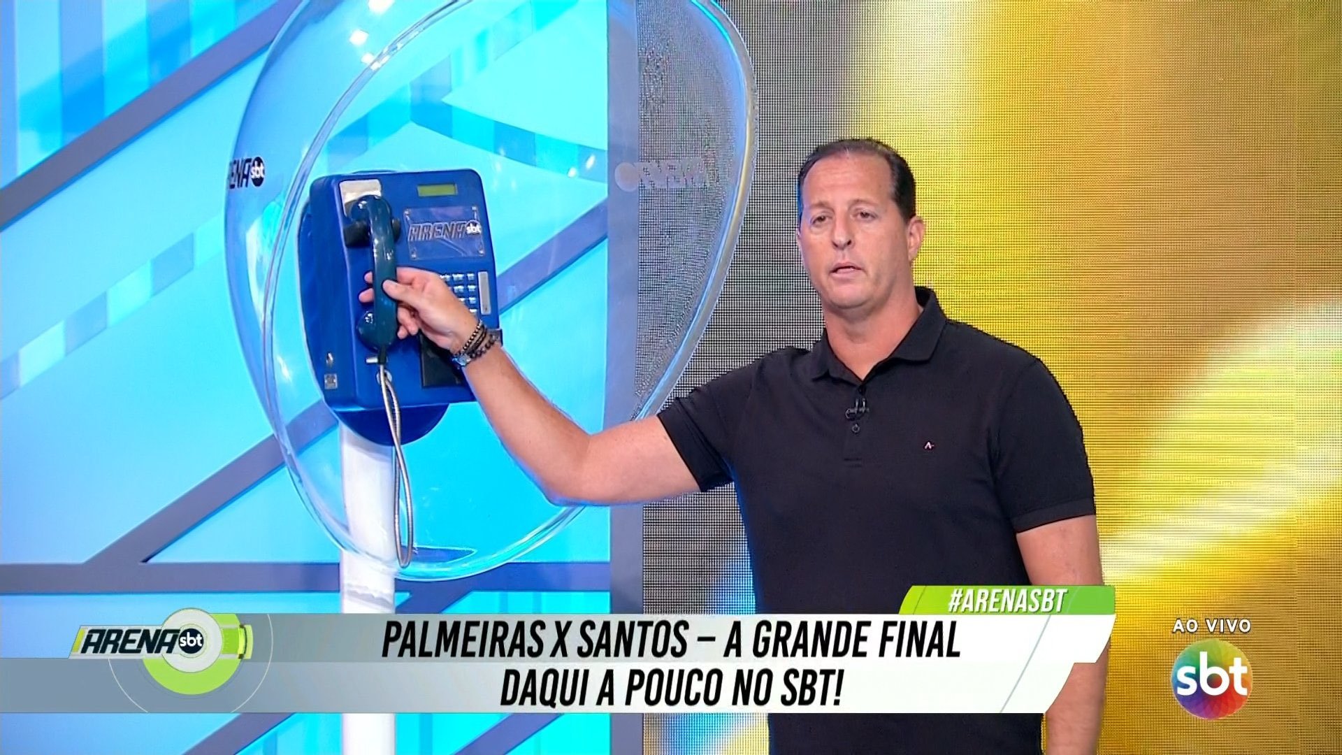 Apresentador do SBT atende "Big Fone" após surrar Globo no Ibope (Foto: Reprodução)