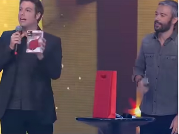 Fábio Porchat e a sua caixinha de som (Foto: Reprodução)