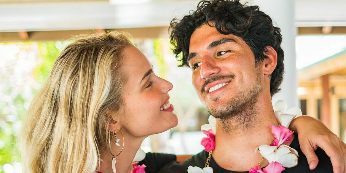 Gabriel Medina e Yasmin Brunet teriam se casado em segredo no Havaí em cerimônia local e descartam boatos de rompimento. (Foto: Reprodução/