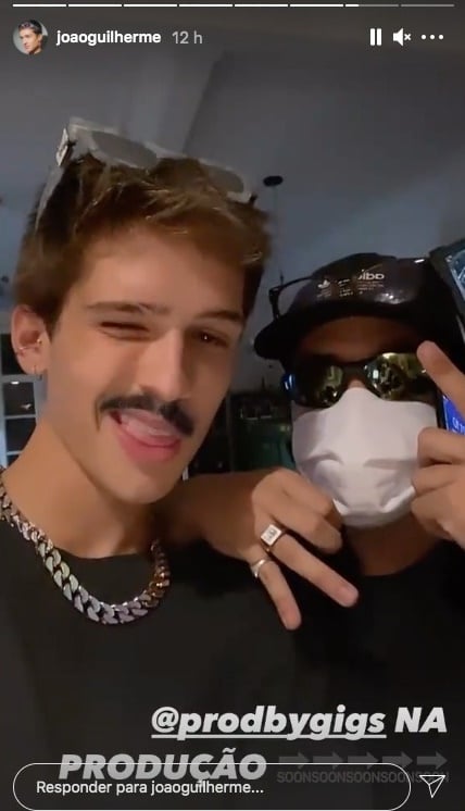 João Guilherme exibindo o bigode (Foto: Reprodução)