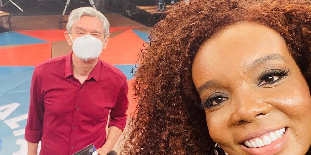 Thelma Assis em bate papo com Serginho Groismann no 'Altas Horas' - Foto: Reprodução/Instagram