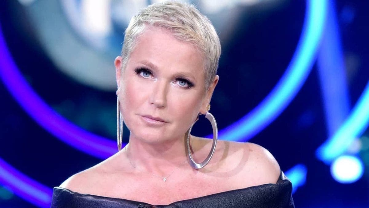 Xuxa Meneghel é entrevista por Evaristo Costa na CNN (Foto: Reprodução)