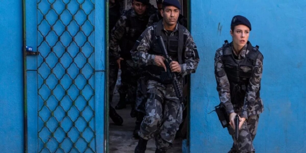 Jeiza comanda perseguição a Bibi e Rubinho em A Força do Querer (Foto: Reprodução)