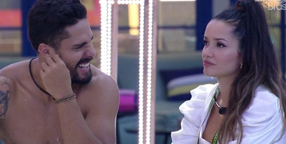 Arcrebiano e Juliette interagiram durante a festa do BBB21 (Foto: Reprodução)