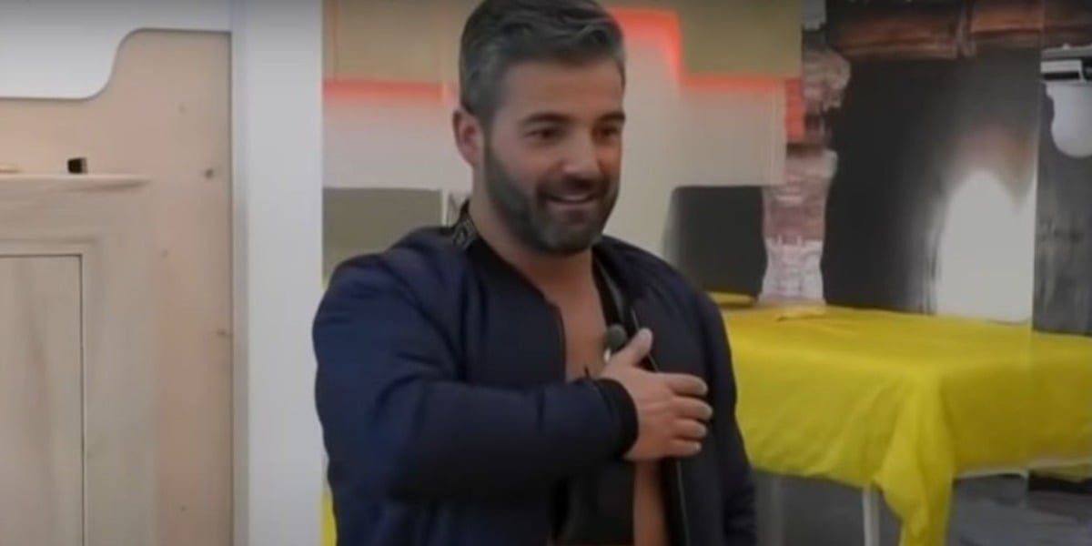Helder Teixeira fazendo gesto nazista no BBB (Foto: Reprodução) Helder Teixeira fazendo gesto nazista no BBB (Foto: Reprodução)