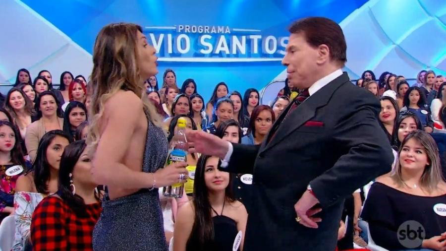 Lívia Andrade e Silvio Santos 