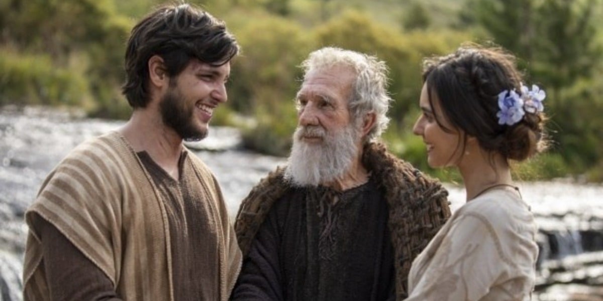 Noé pede para a família confiar nos planos de Deus (Foto: Record)TV/Reprodução