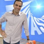 Tadeu Schmidt no comando do Fantástico (Foto: Reprodução)