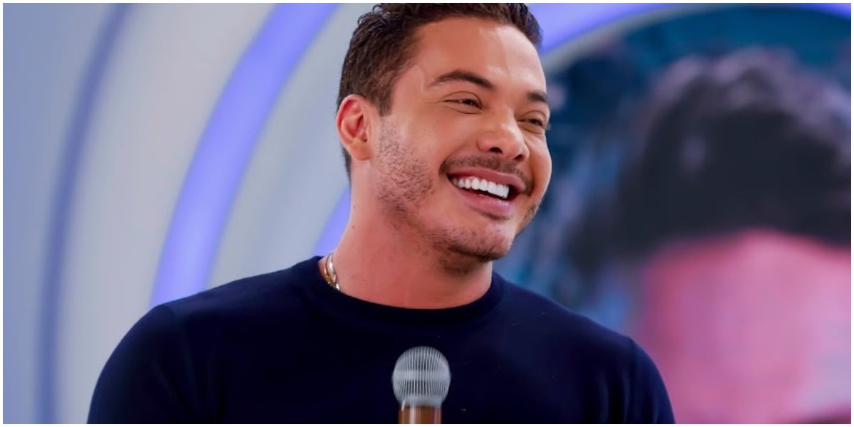 Wesley Safadão surge provocante e rouba à cena (Foto: Reprodução)