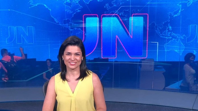 Priscilla Castro quando apresentou o Jornal Nacional na Globo (Foto: Reprodução)