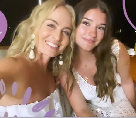 Angélica posou com a nova nora