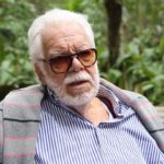 Autor da Globo Manoel Carlos, aos 87 anos toma vacina