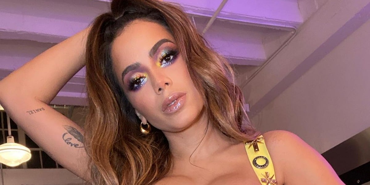 Após Lipe Ribeiro, Anitta protagoniza beijo triplo em reality - Foto: Reprodução/Instagram
