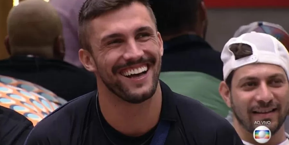 Peru: Tiago Leifert fez brincadeira com Arthur em relação a tamanho do órgão sexual do crossfiteiro (Foto: Reprodução)