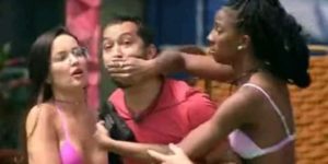 Gilberto teve um surto com Arthur e Karol Conká no 