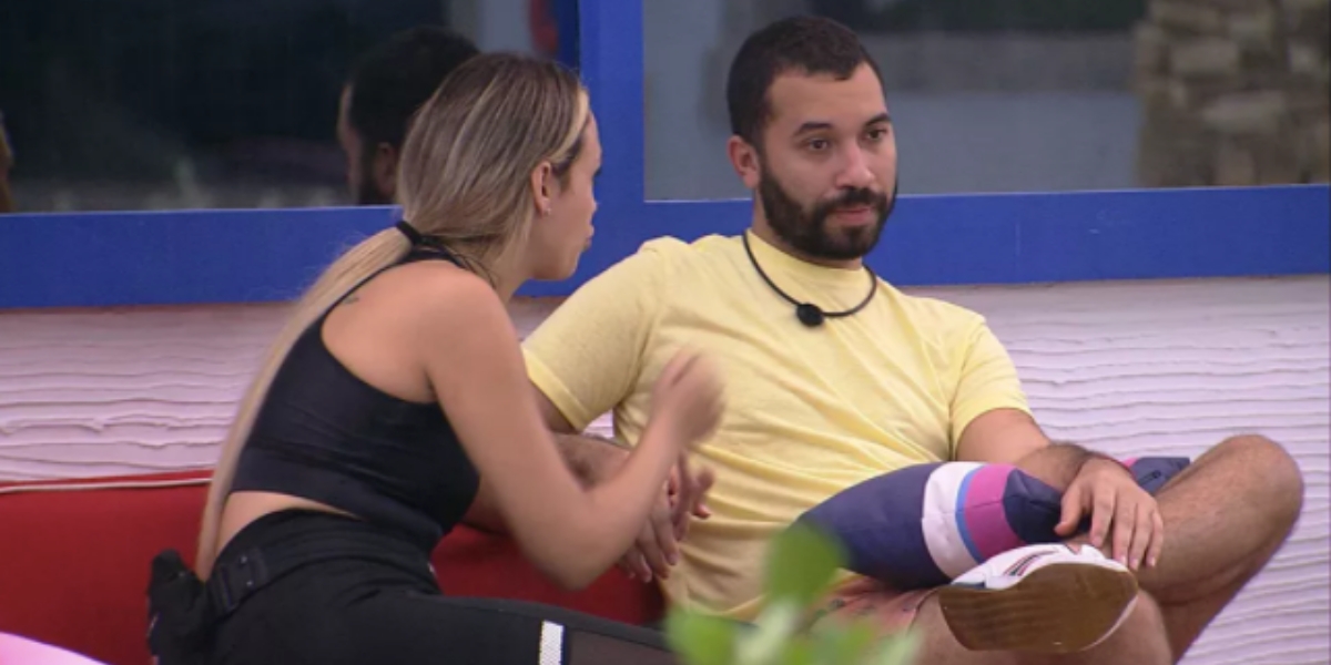 Gilberto e Sarah conversam sobre Karol Conká no BBB21 (Reprodução) 