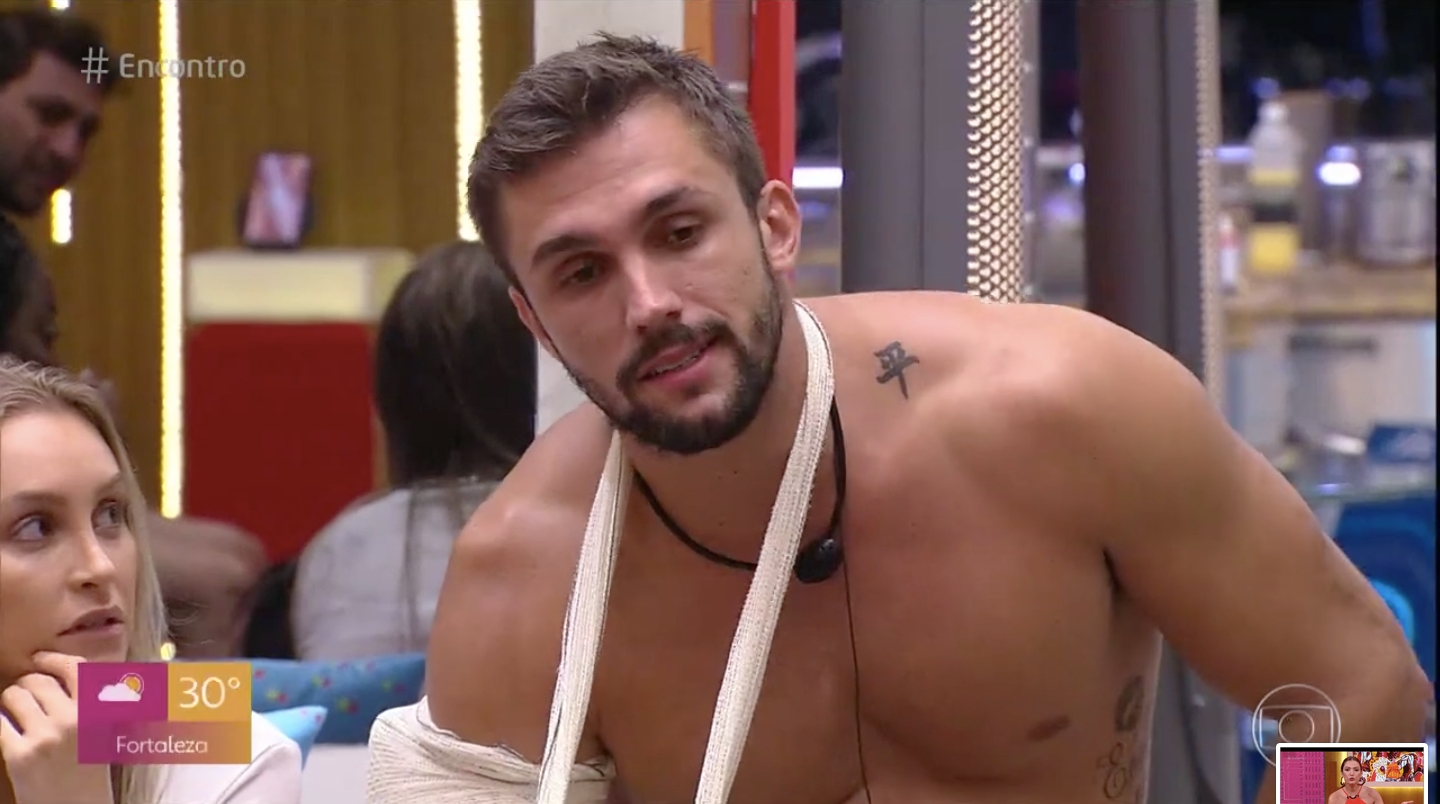 Arthur se machuca no BBB21 (Reprodução)