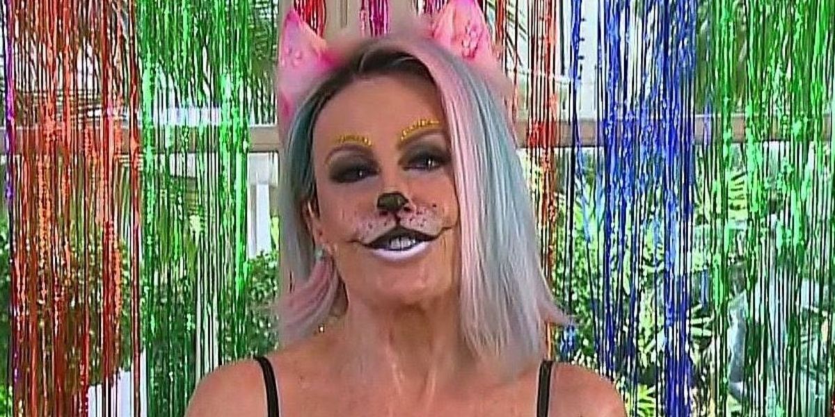 Ana Maria Braga apareceu fantasiada em homenagem ao carnaval (Foto: Reprodução / Globo)