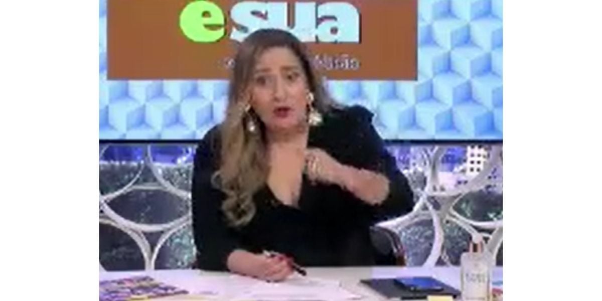Sonia Abrão apontou dedo pra câmera e detonou recado (Foto: Reprodução / RedeTV!)