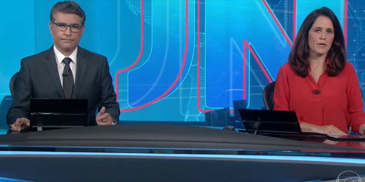 Ana Luiza Guimarães e Hélter Duarte apresentaram o Jornal Nacional desta segunda-feira (15) (Foto: Reprodução / Globo)