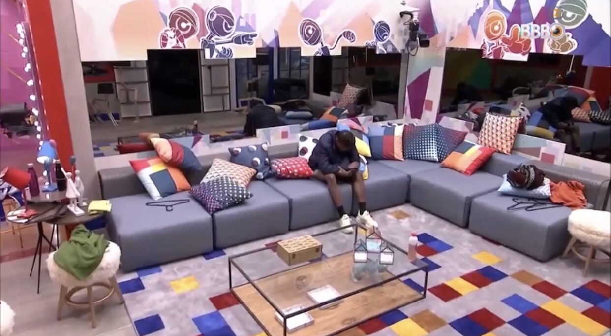 Lucas sozinho na casa (Foto: Reprodução)