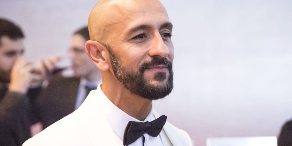 Irandhir dos Santos em cena de Amor de Mãe (Foto: Reprodução)