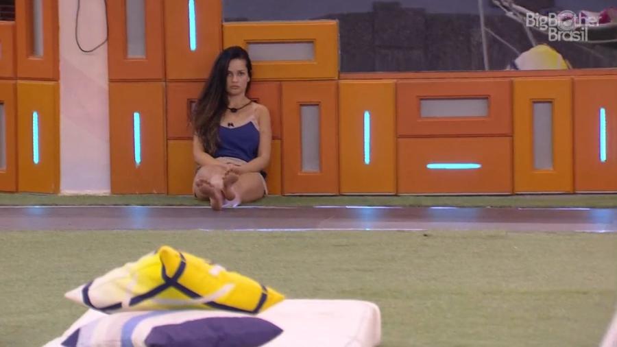 Participante no gramado do BBB21 (Foto: Reprodução)