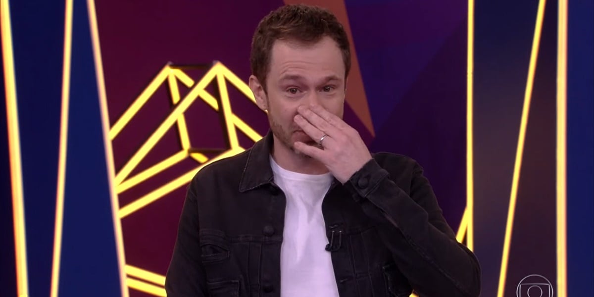 Previsão: Tiago Leifert emocionando durante o BBB21 (Foto: Reprodução)