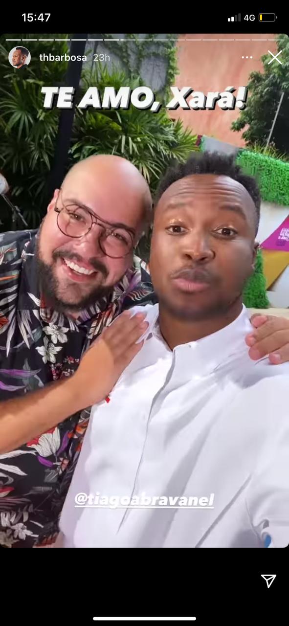 Thiaguinho surge agarrado com homem e assume amor (Reprodução) 