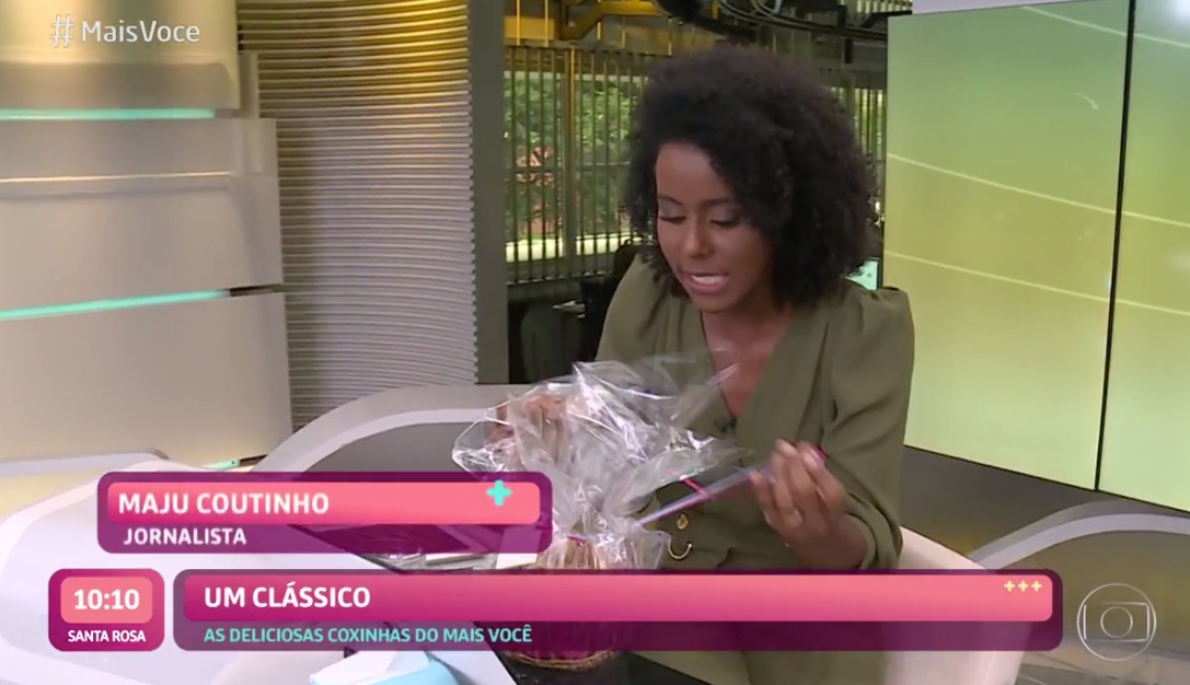 Maju recebe presente de Ana Maria (Reprodução)