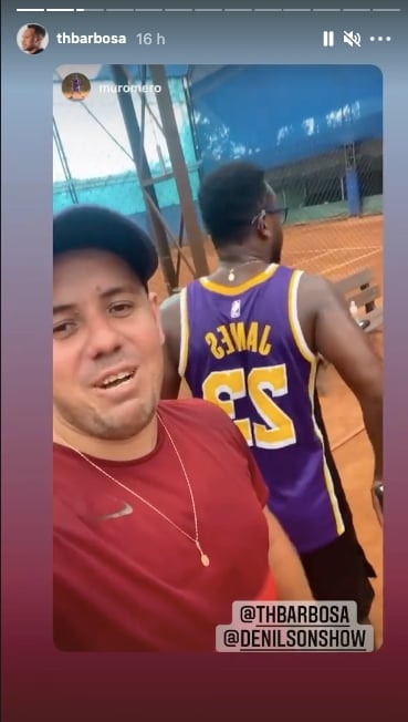 Thiaguinho curte momento com amigos (Reprodução)