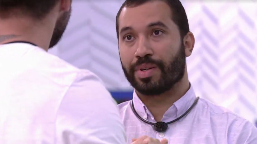 Arthur e Gilberto tiveram uma conversa decisiva após a formação do paredão no BBB21 (Foto: Reprodução)