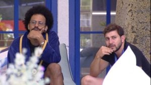 No BBB, Caio e João Luiz conversaram sobre Projoto (Foto: Reprodução/Globo)