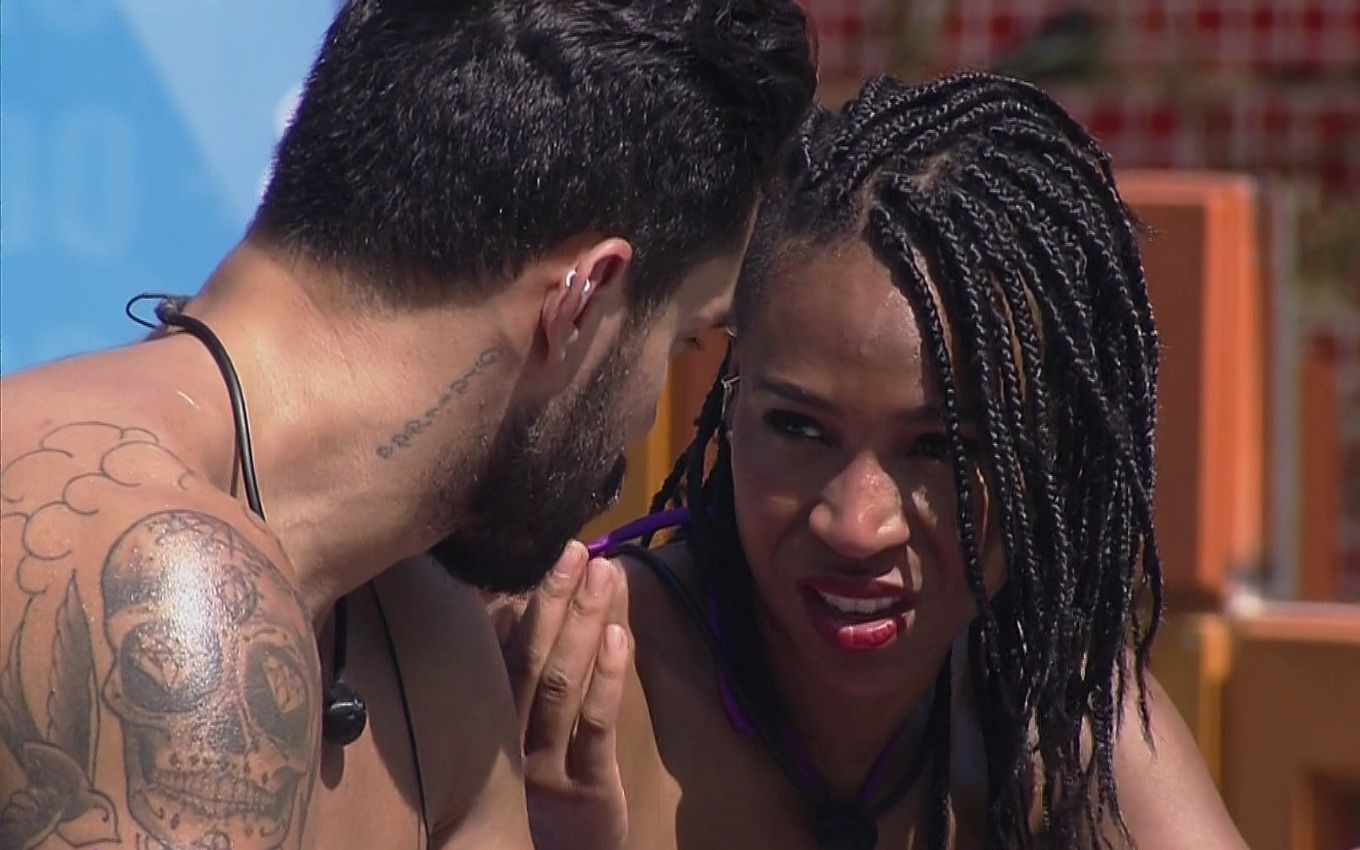 http://tvfoco.uai.com.br/wp-content/uploads/2015/05/Daniela-Mercury.jpg