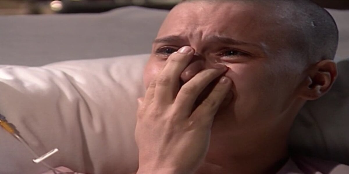 Camila fica desolada na novela Laços de Família